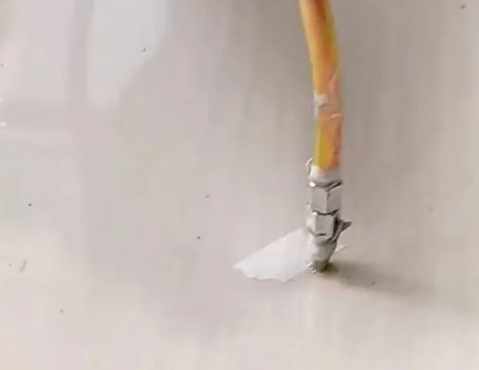 太原瓷砖空鼓维修公司专业解答在瓷砖铺贴过程中，如果使用的砂料过粗（如全部使用了粗砂），可能会导致以下问题